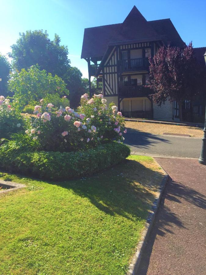 Domaine Prive, , Piscine, Jacuzzi, Joli Appartement Deauville Luaran gambar